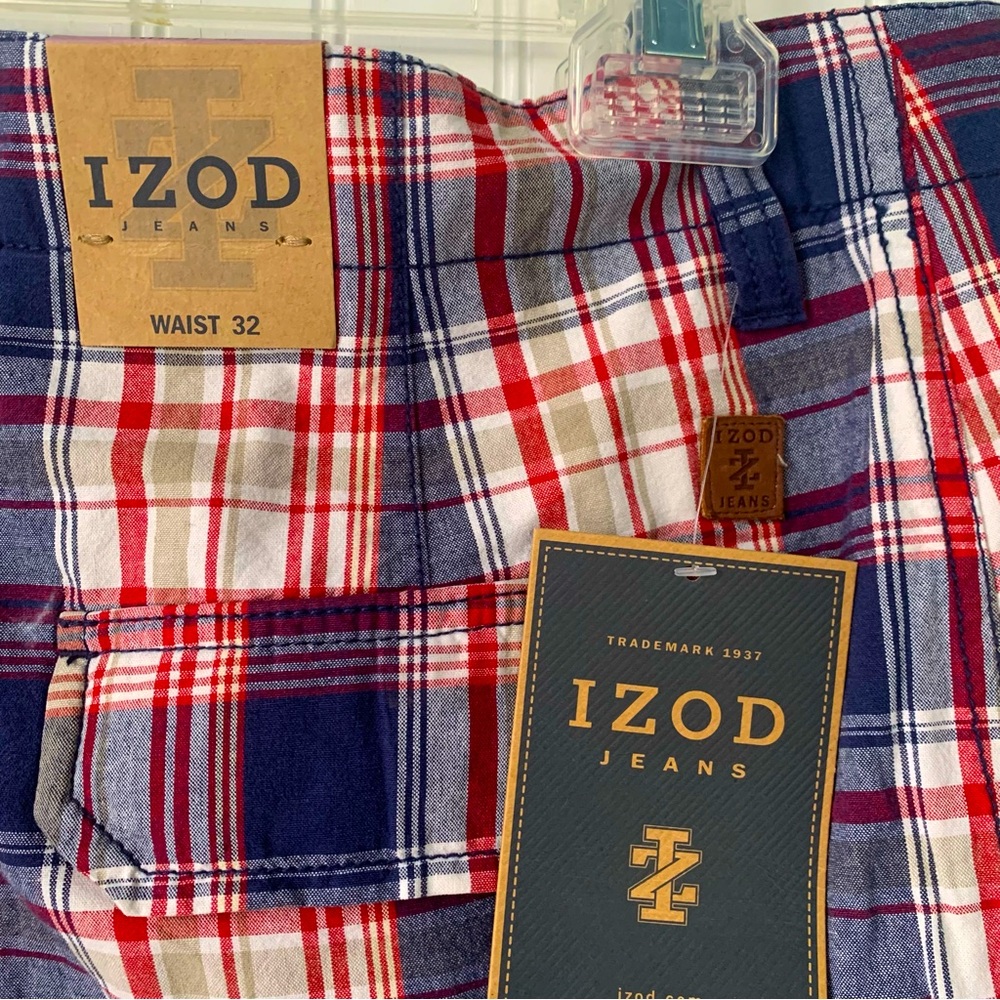 IZOD (NWT) 32 waist Plaid Cargo Shorts w/ 6 pockets; 4 w/button and flap cover